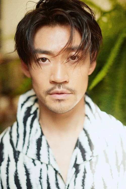 Li Donghe as Roger in The King of Snipers