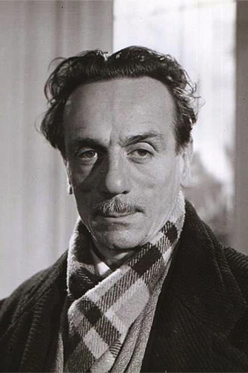 Eduardo De Filippo as Gennaro Iovine in Side Street Story