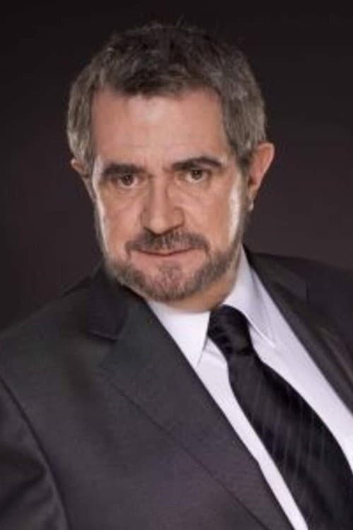 Manuel 'Flaco' Ibáñez as Ramon in When I'm Young