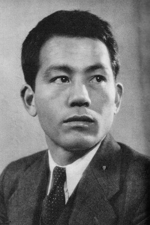 Chishลซ Ryลซ as Shukichi Somiya in Late Spring