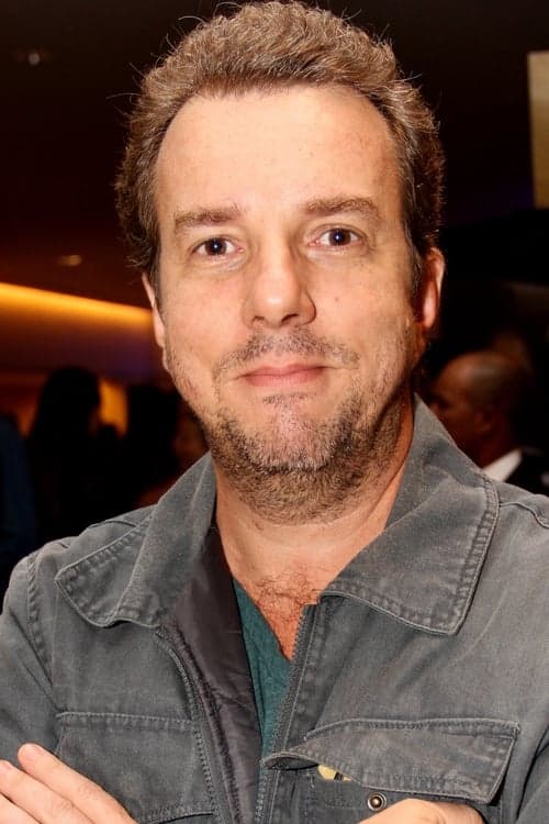 Augusto Madeira as Vasconcelos in Bingo: The King of the Mornings
