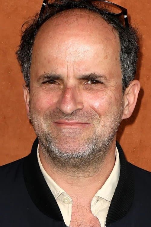 Lionel Abelanski as 'Poupou' in Roxane