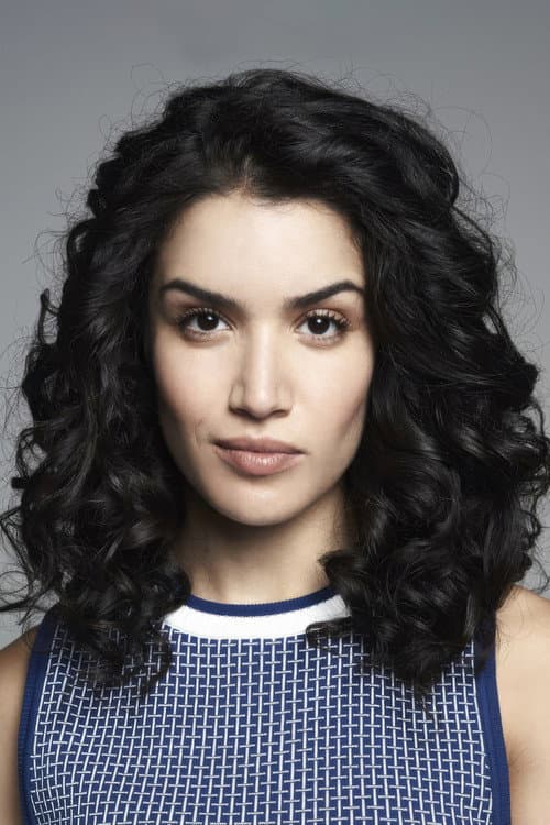 Sabrina Ouazani as Salma in Demi-sœurs